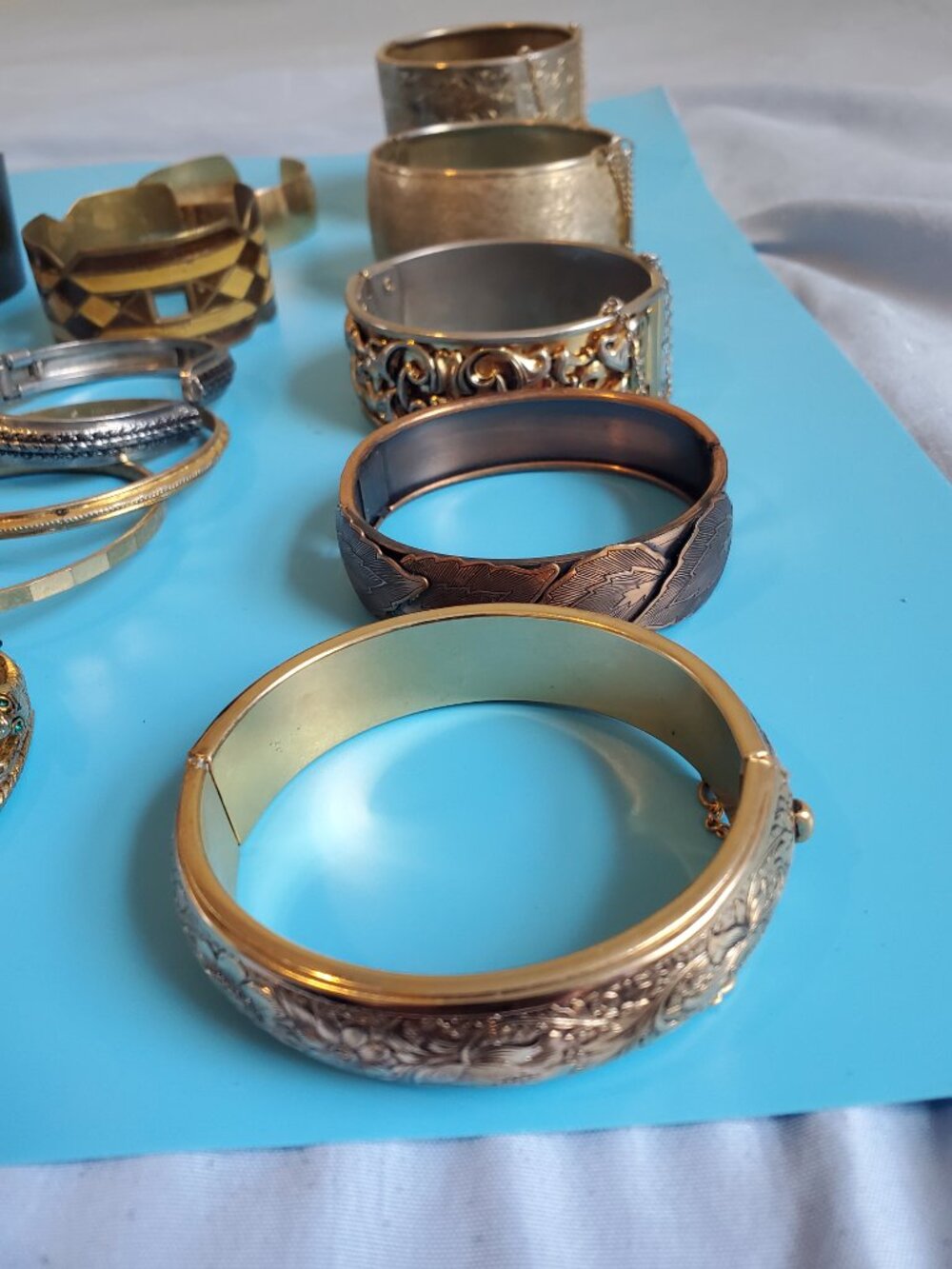 30 Bracelets, items # B -2507-2536,  wt. did not measure !! - Picture 2 of 13
